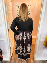 Load image into Gallery viewer, Plus Size Black &amp; Tan Damask Maxi Dress (Sizes: 1XL-4XL)
