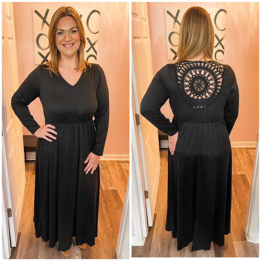 Plus Size Black Mandala Like Back Dress (Sizes: 1XL-4XL)