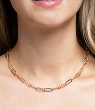 Load image into Gallery viewer, Wavy Link Necklace

